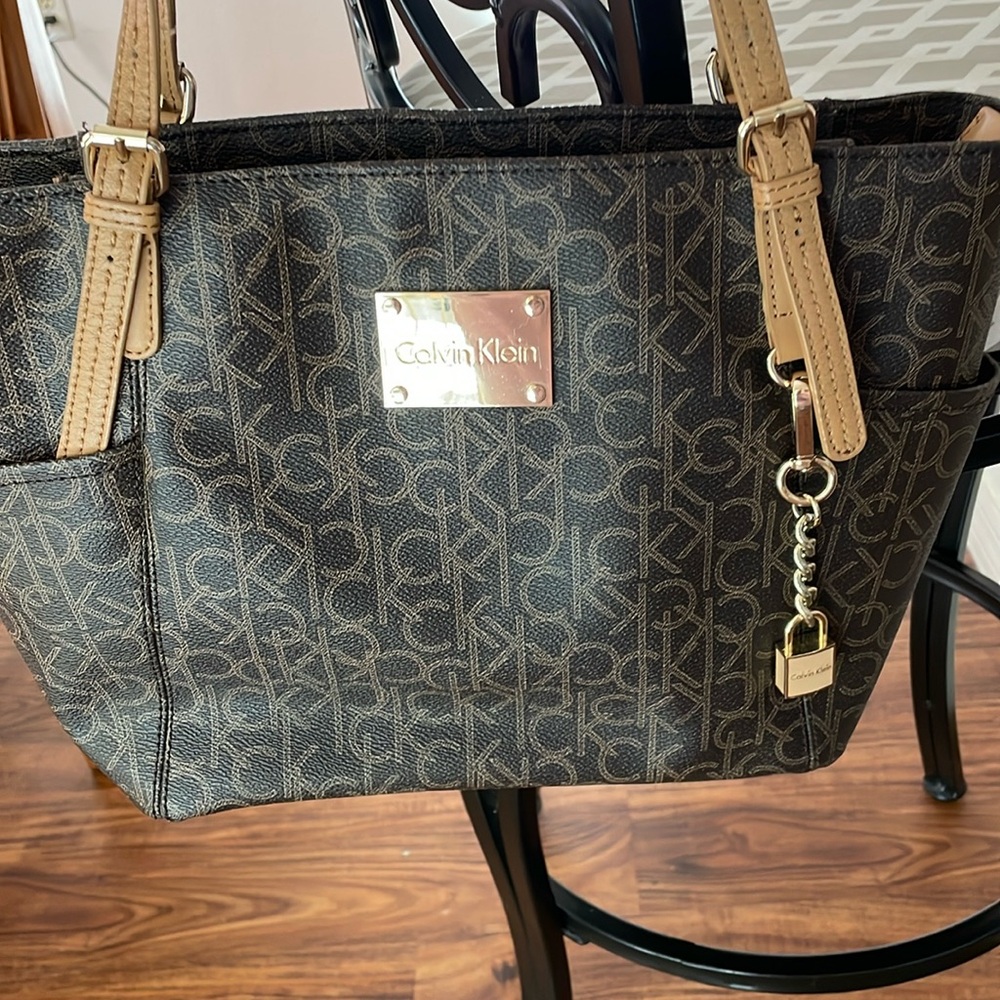 Calvin Klein beautiful purse long handles plenty of room Excellent condition.
